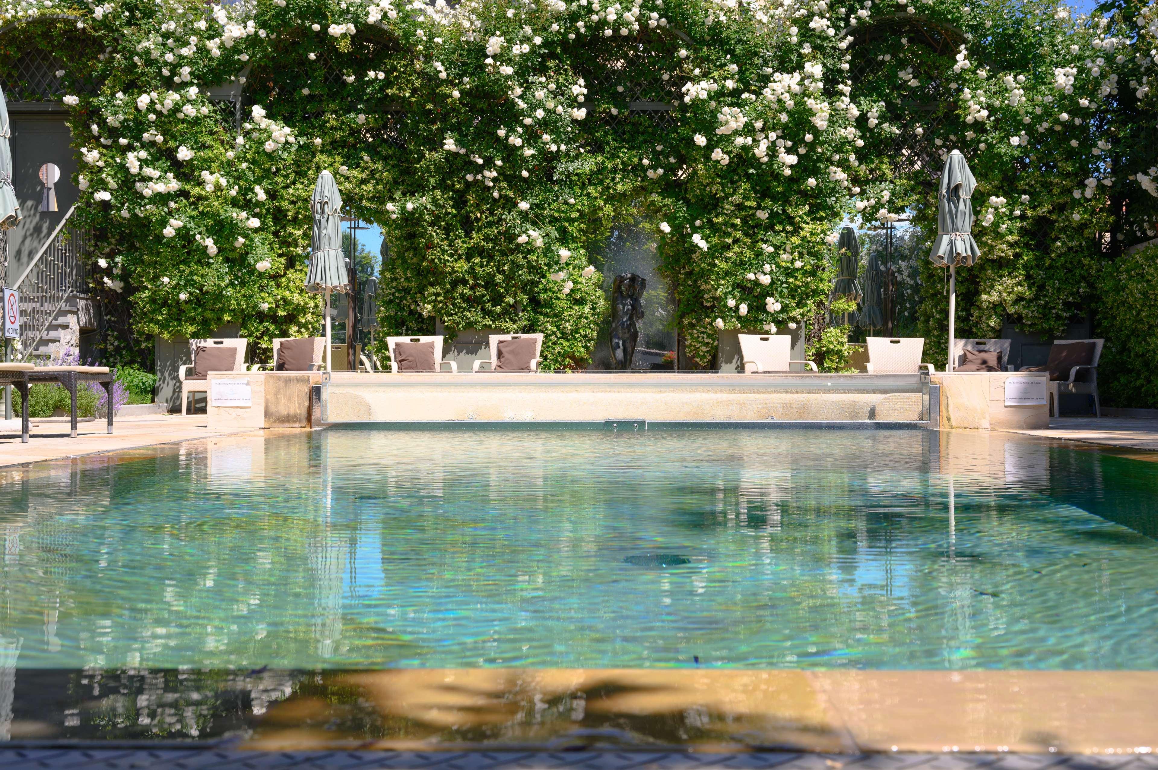 Ville Sull'Arno Florencie Exteriér fotografie The swimming pool at the hotel