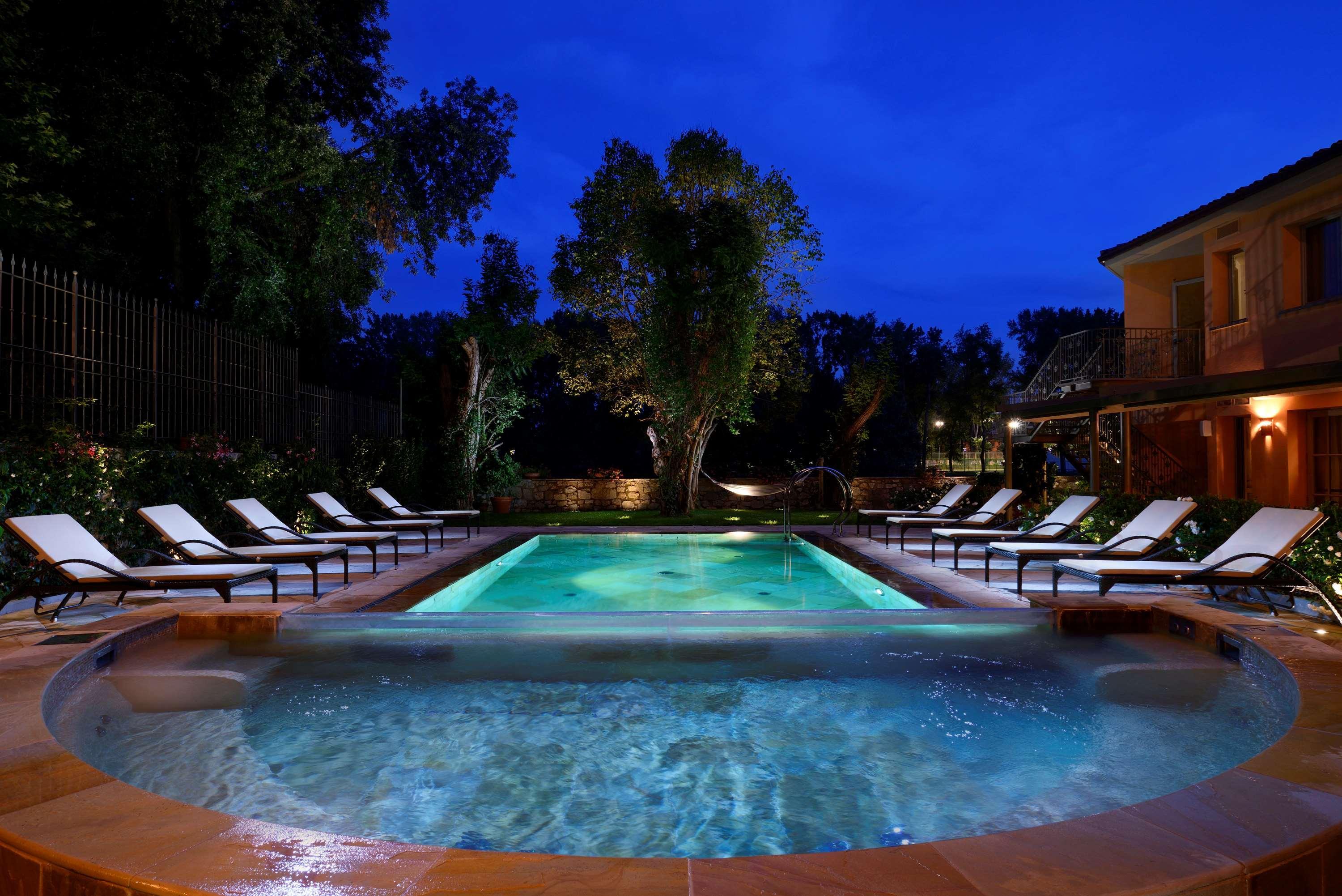 Ville Sull'Arno Florencie Exteriér fotografie The pool at the Hotel Villa-Cortina