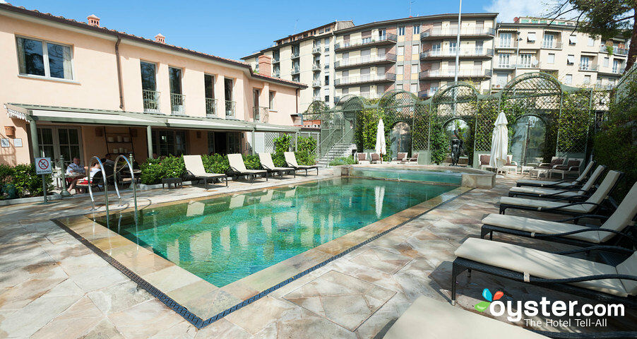 Ville Sull'Arno Florencie Exteriér fotografie The pool of the hotel